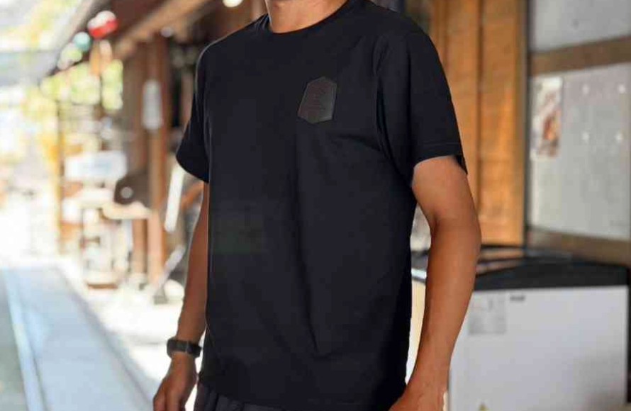 ブラックエンブレムTシャツ(半袖)