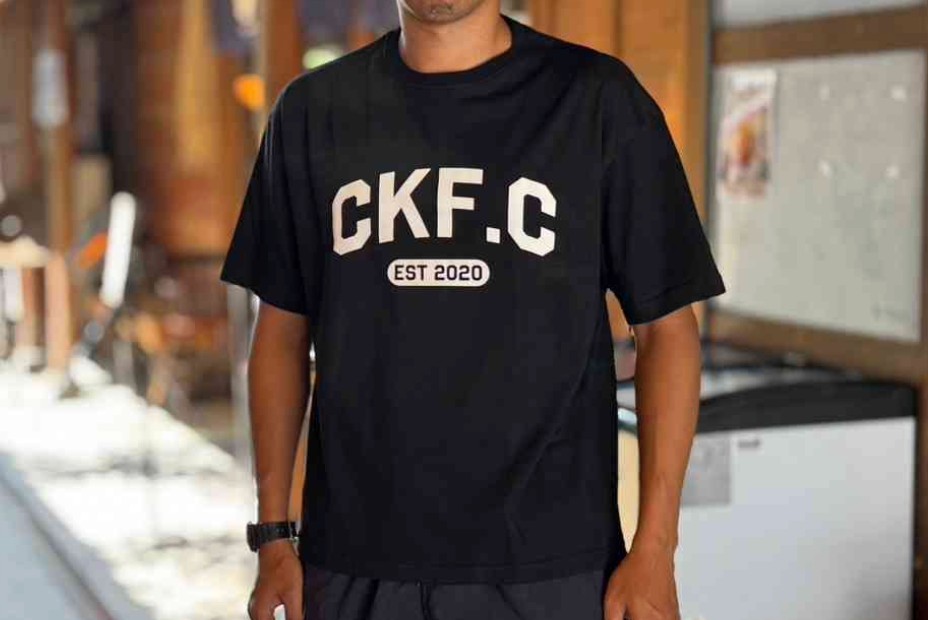 カレッジロゴビッグシルエットTシャツ 黒(半袖)